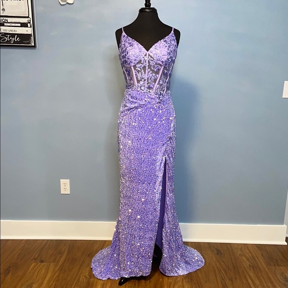 Purple Sequin Embellished Prom Gown with Sweetheart Neckline Size 14 - Picture 1 of 11